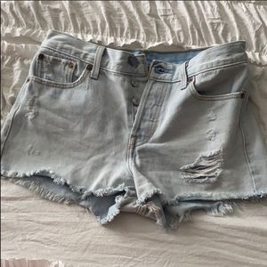 Light wash Levi Shorts
